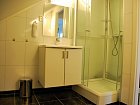 Lenangen Brygge, pristavni domek - druha koupelna v podkrovi