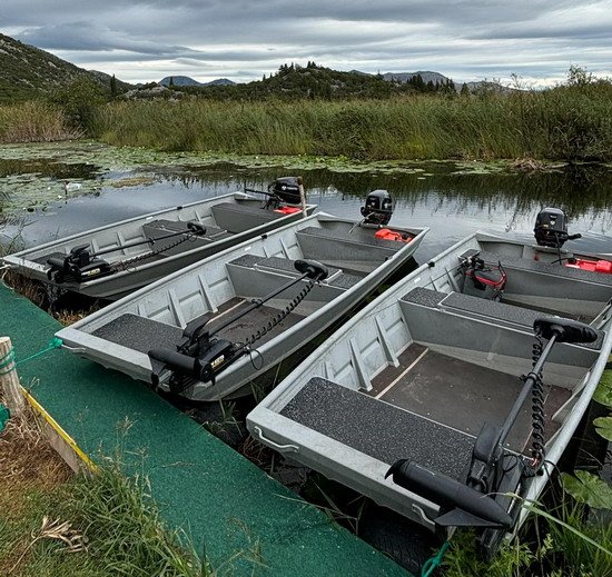 KUTI - lode delky 4 m s elektromotrem a motorem 9,8 HP