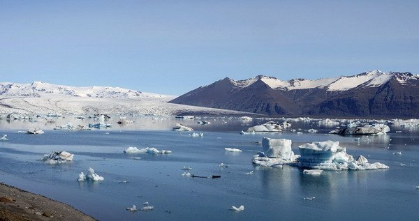 plovouci kry z ledovce na lagune Jokulsarlon